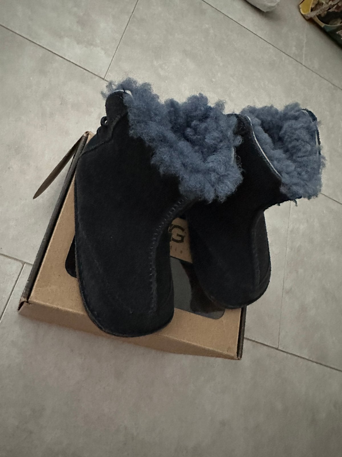 Ugg slofjes voor bsby maat 19, Overige typen, Ophalen of Verzenden, Zo goed als nieuw, Jongen