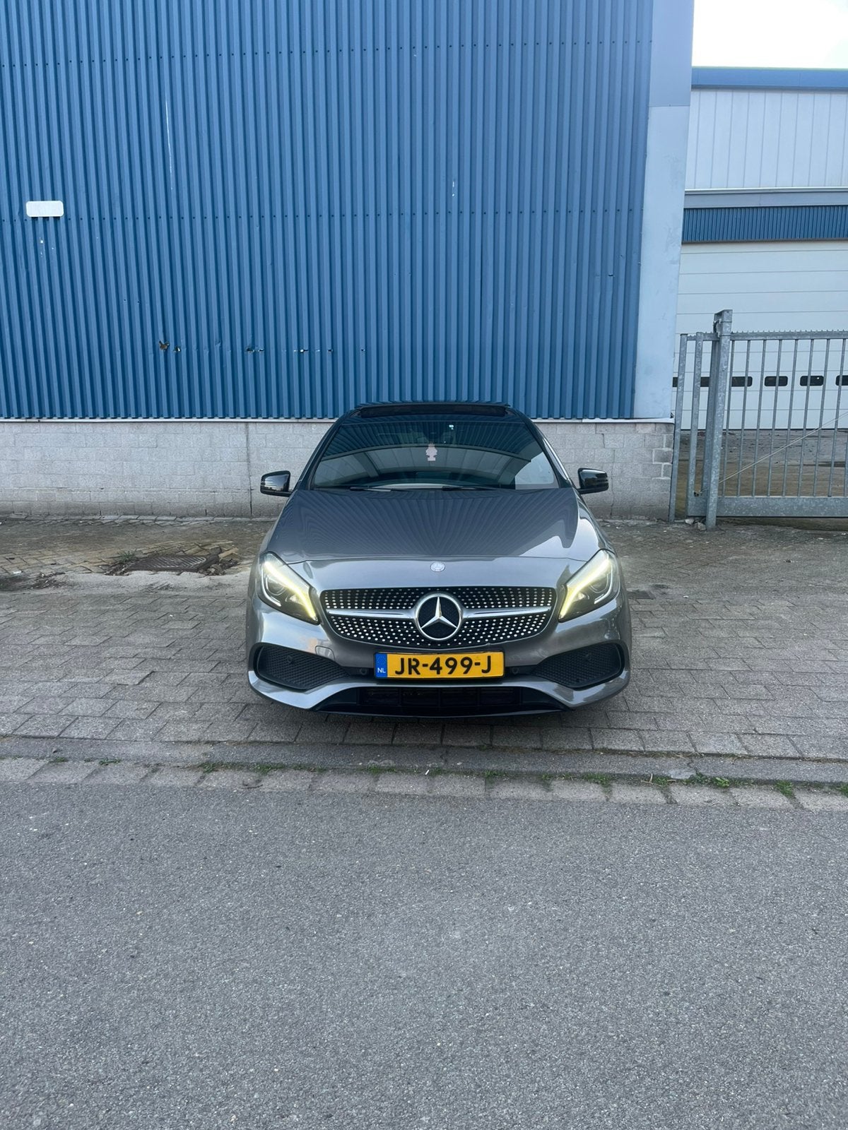 Mercedes-Benz A-Klasse A 180   AMG|SFEER|PANO|FACELIFT|CLIMA, Auto's, Automaat, Achterwielaandrijving, 4 cilinders, Leder en Stof