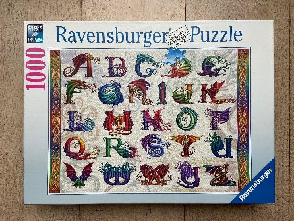 Puzzel Drakenalfabet - Ravensburger (1000 stukjes), Ophalen of Verzenden, 500 t/m 1500 stukjes, Gebruikt, Legpuzzel