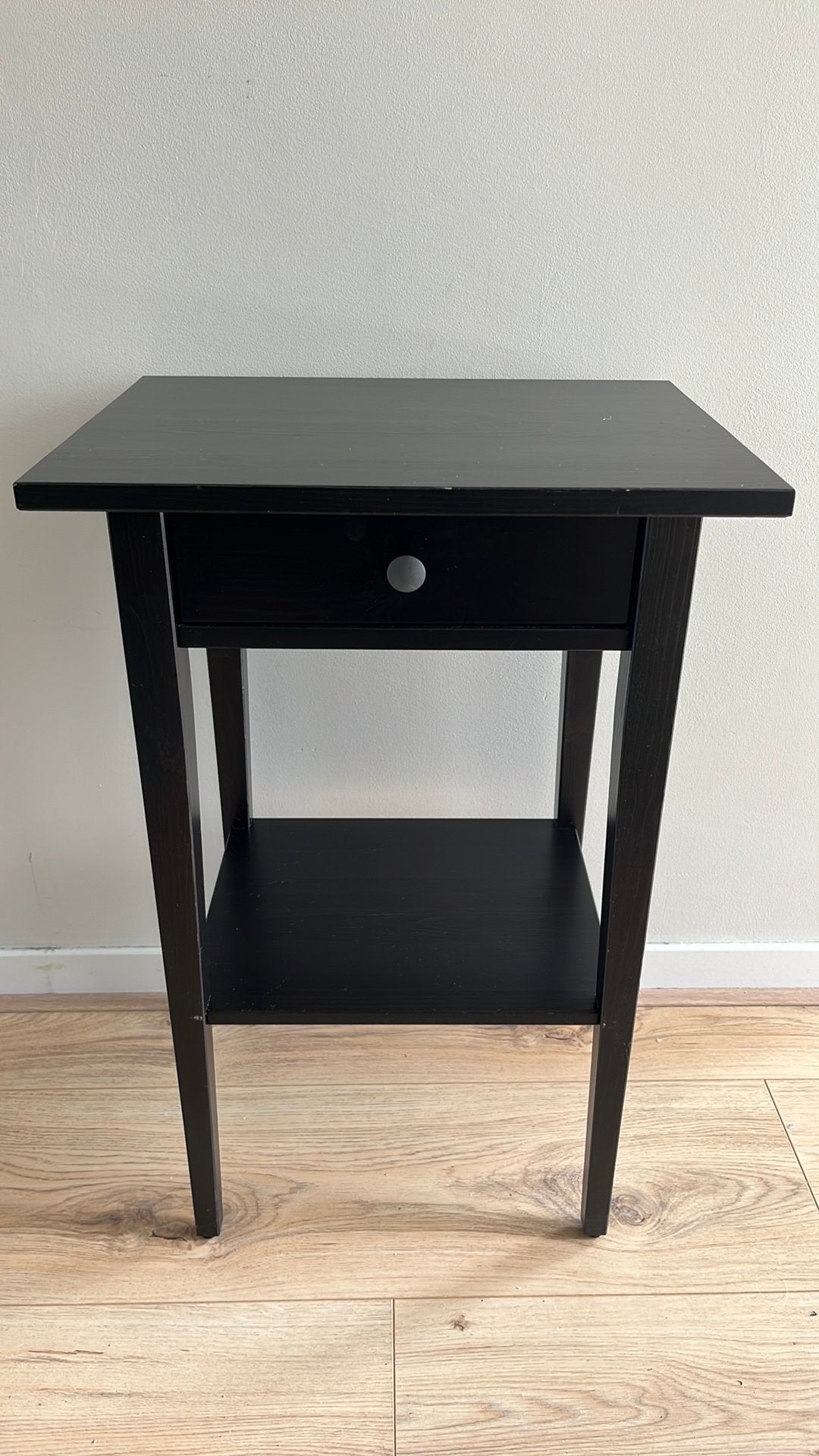 Ikea Hemnes nachtkastje, Huis en Inrichting, Slaapkamer | Nachtkastjes, Ophalen, Gebruikt, Minder dan 45 cm