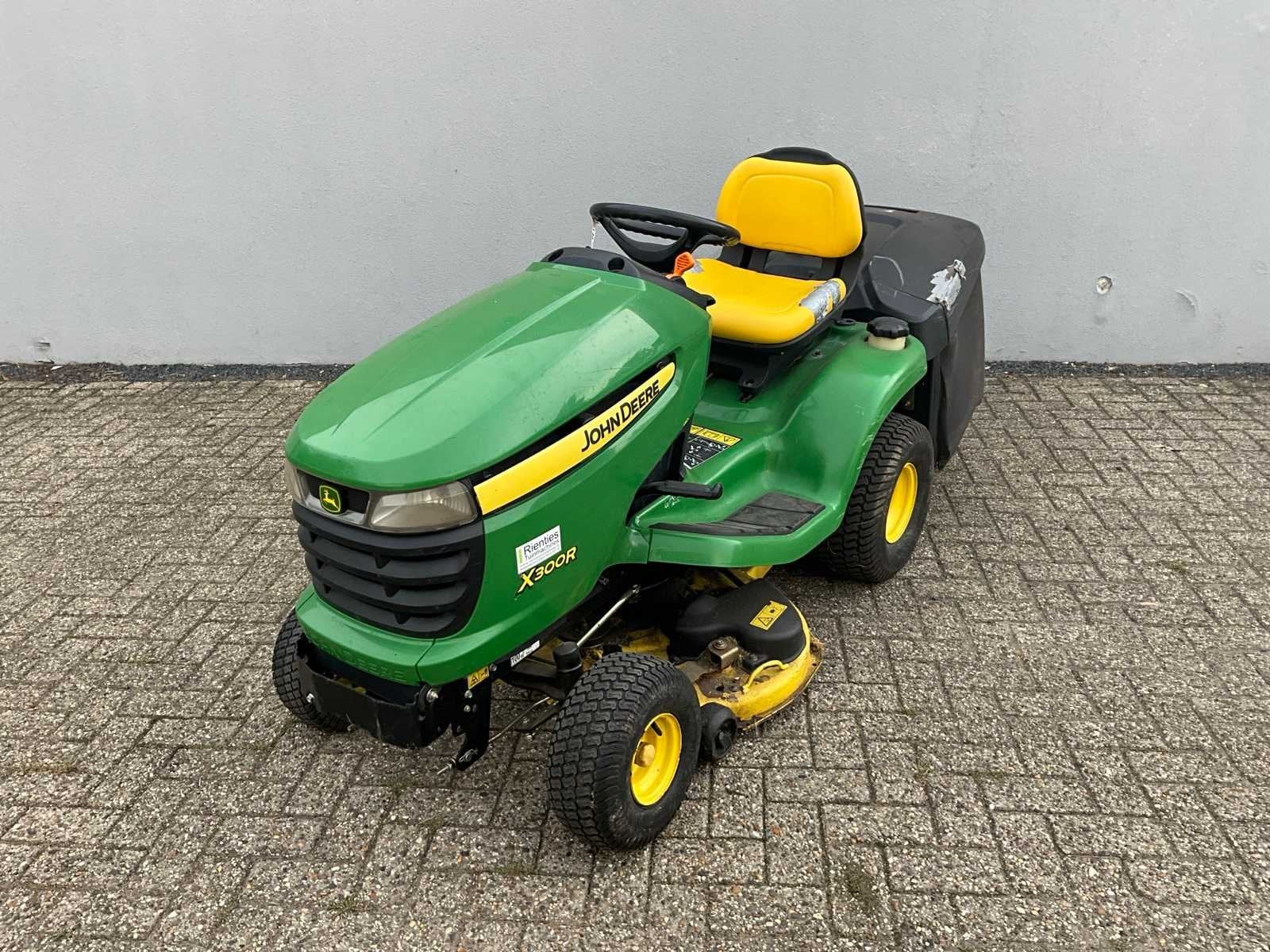 John Deere X300R Zitmaaier, Maaier