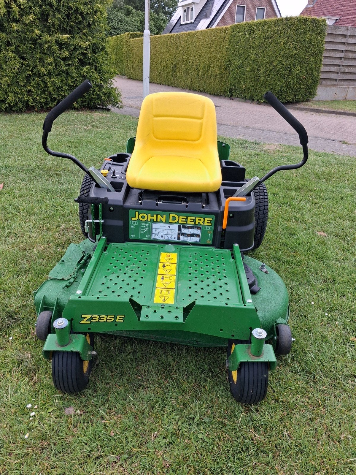 John Deere Z335E ZTrak Zero-Turn Maaier zitmaaier grasmaaier, Cirkelmaaier, Mulchfunctie, Zo goed als nieuw, Benzine-grasmaaier
