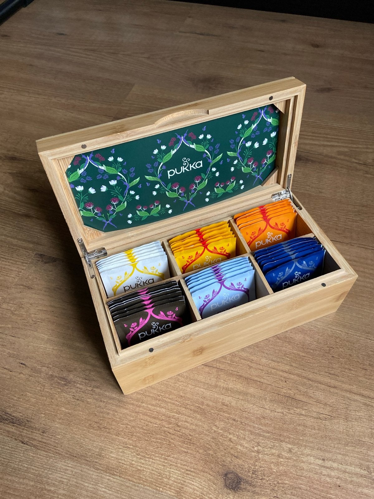 Pukka theedoos van bamboe met 6 vakken, Hout, Ophalen of Verzenden, Zo goed als nieuw, Theedoos