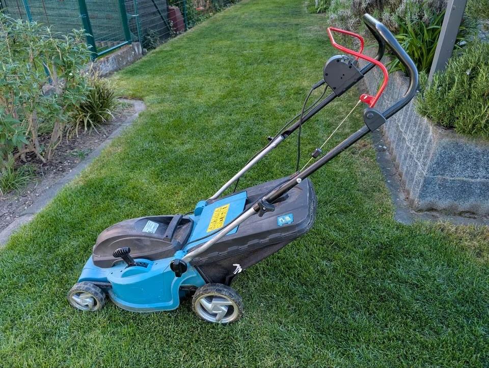 Makita grasmaaier ELM3800, Tuin en Terras, Grasmaaiers, Ophalen, Zo goed als nieuw