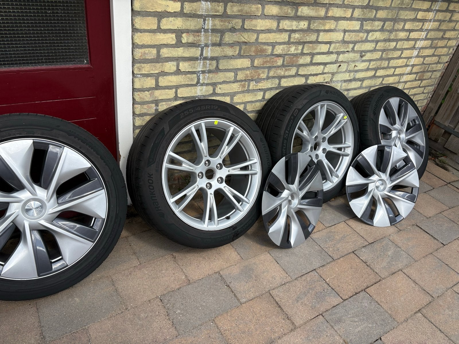 Tesla Model Y 19 inch Gemini velgen met Hankook banden, Auto-onderdelen, Banden en Velgen, Gebruikt, 255 mm, Banden en Velgen
