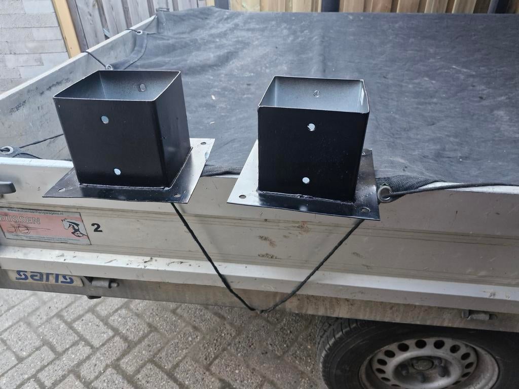 2x Zwarte Paalhouders voor Houten Palen, Ophalen of Verzenden, Gebruikt