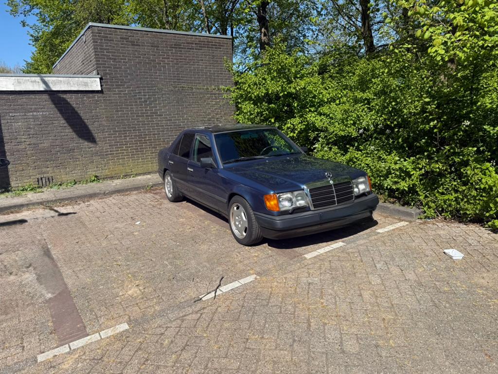 Mercedes-Benz 200-Serie 2.3 230 E AUT 1986 Blauw, Auto's, Mercedes-Benz, Automaat, 4 cilinders, 1290 kg, Blauw