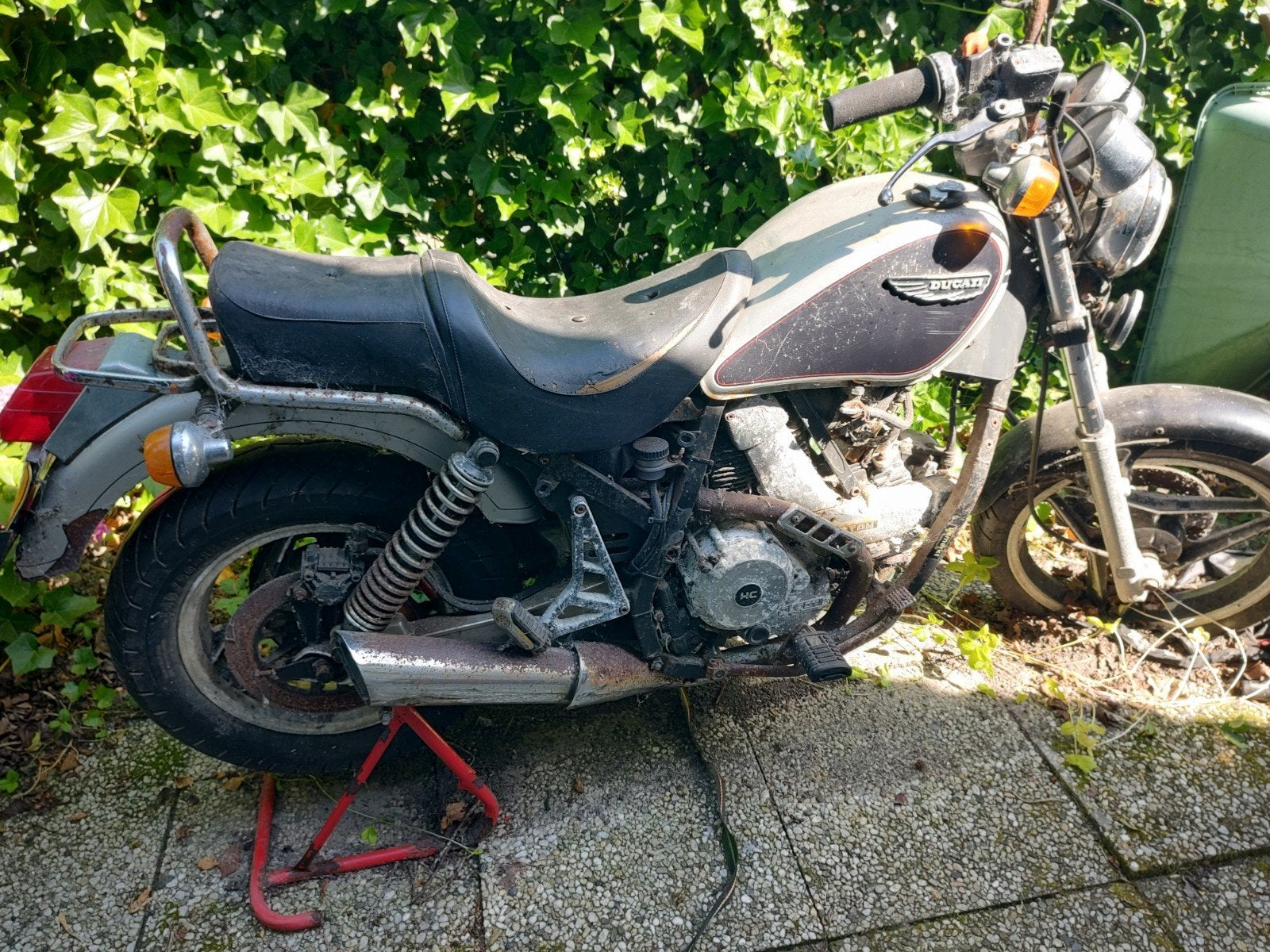 Ducati indiana onderdelen, Ophalen