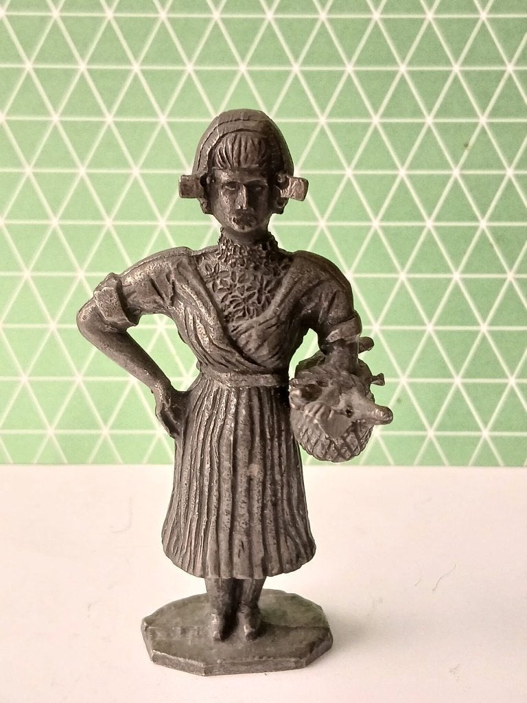Vintage  Tinnen Beeldje Boerin  Daalderop, Verzamelen, Ophalen of Verzenden, Gebruikt, Mens
