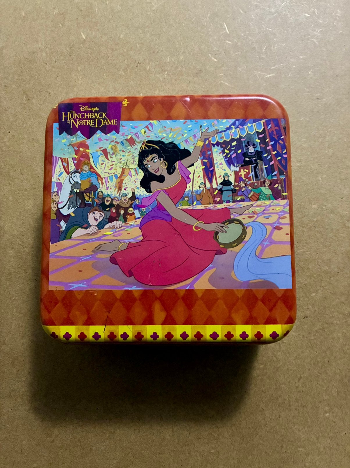 Vintage puzzel Disney’s The Hunchback of Notre Dame van 1996, Ophalen of Verzenden, 500 t/m 1500 stukjes, Zo goed als nieuw