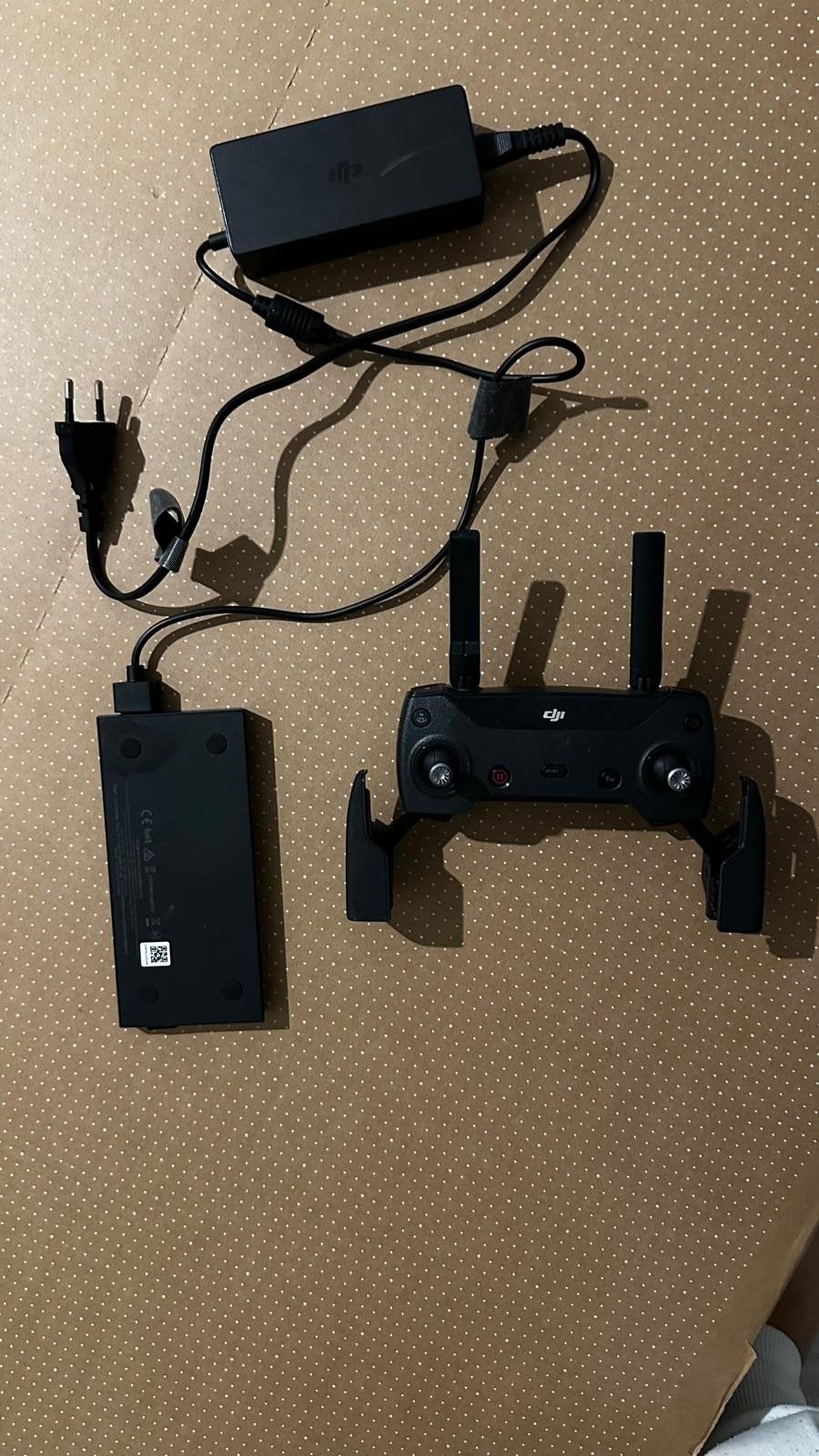 DJI Spark Controller + Oplader, Audio, Tv en Foto, Drones, Ophalen, Zo goed als nieuw