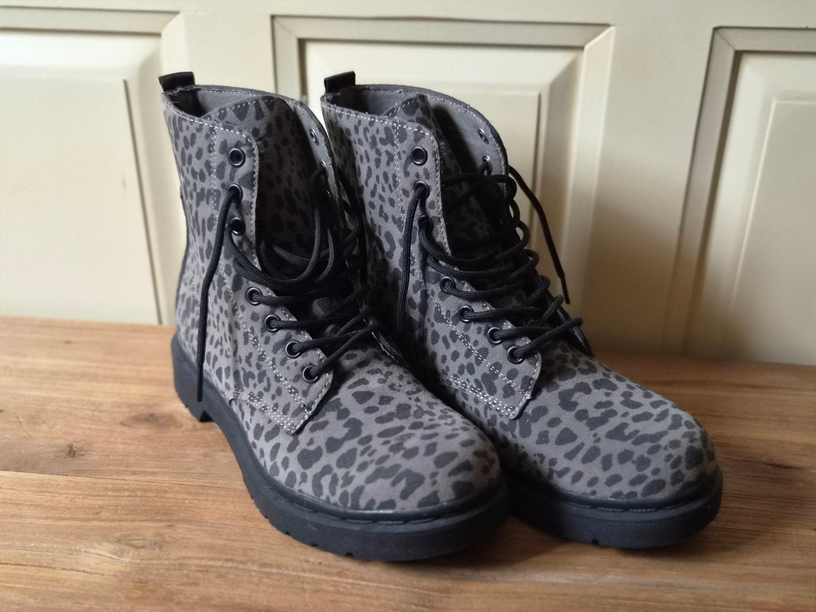 Nieuwe L.A. Gear Amber boots / veterboots grijs panterprint, Nieuw, Ophalen of Verzenden, LA gear, Grijs