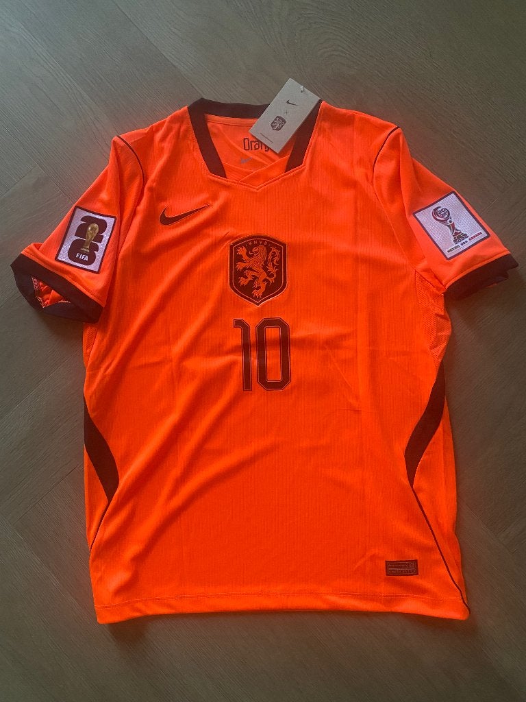 Memphis (verkeerd gedrukt) - NL WK 26 - maat M en L, Ophalen of Verzenden, Nieuw, Voetbal