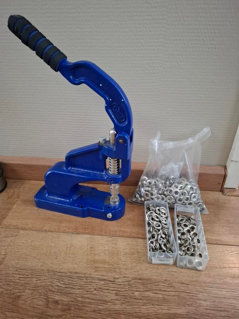 Ponsmachine incl. ringen, Verzenden