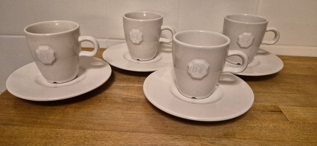 4 douwe egberts kol en schotels ., Ophalen of Verzenden, Aardewerk, Overige stijlen, Kop(pen) en/of Schotel(s)