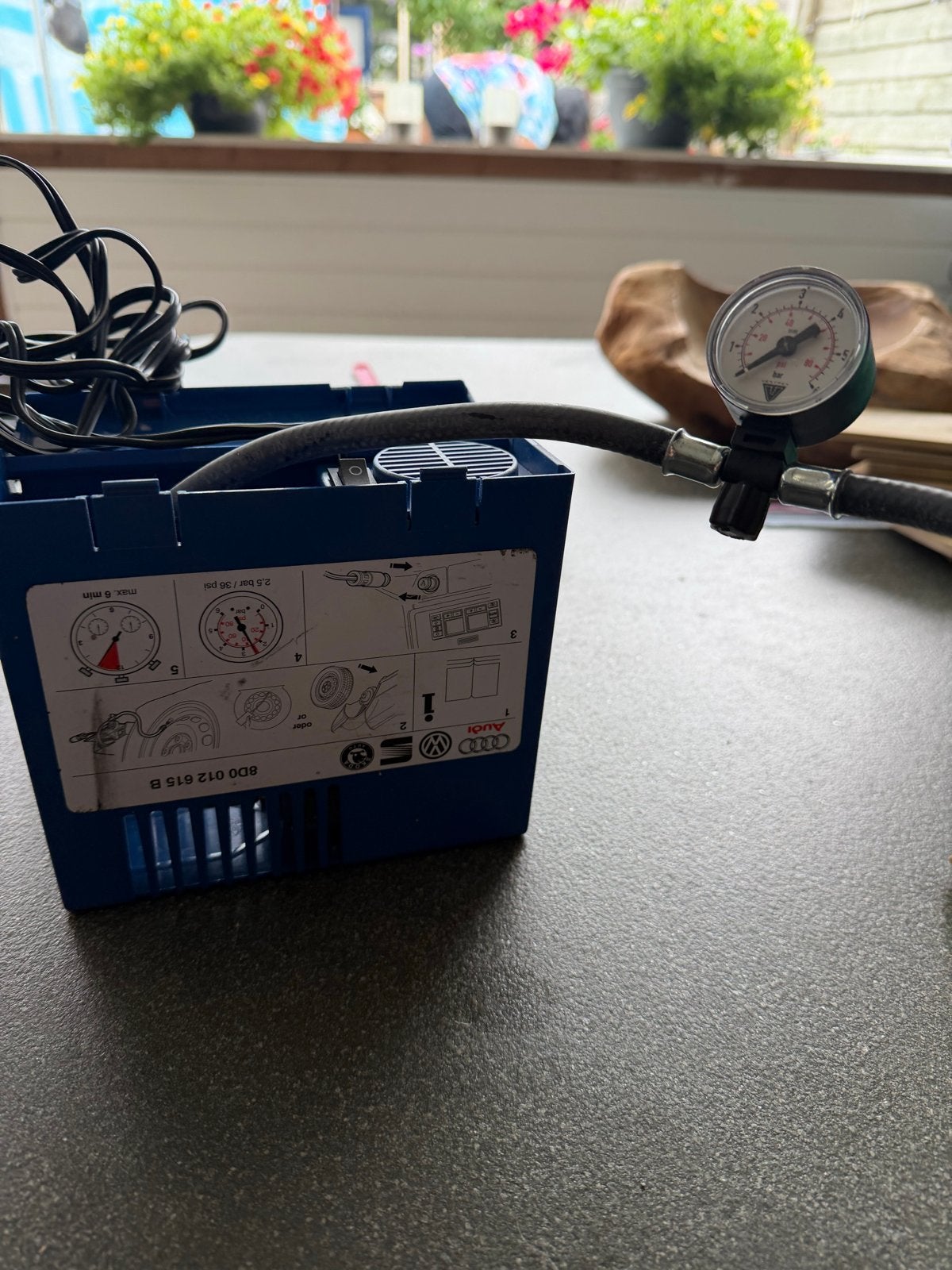 Originele Audi/VW bandenpomp - 12V compressor, Ophalen of Verzenden, Gebruikt