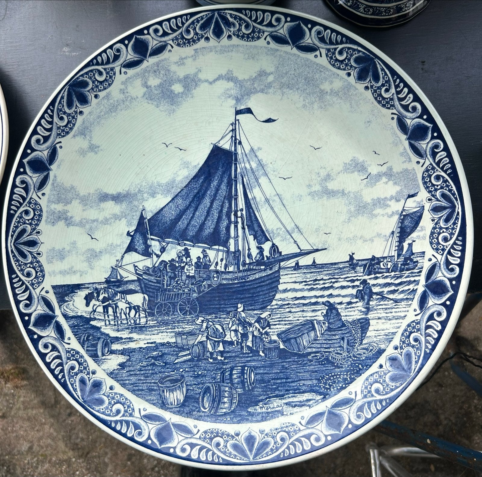 Origineel Delfts blauwe schaal 39 cm - Vissers op strand, Ophalen of Verzenden