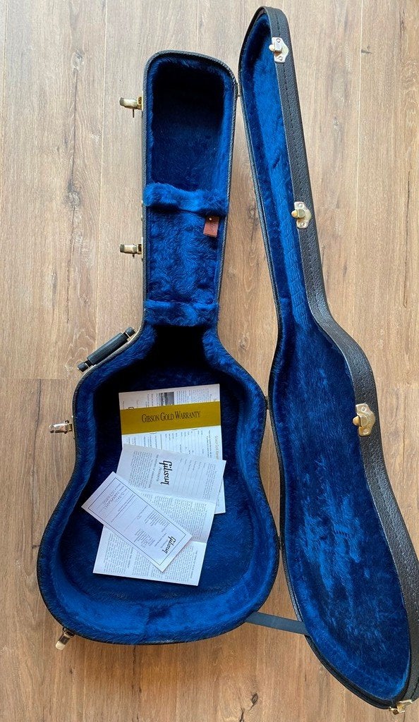 Foto 12 van Gibson Dove , Bozeman Montana & case 2011 zganwst.