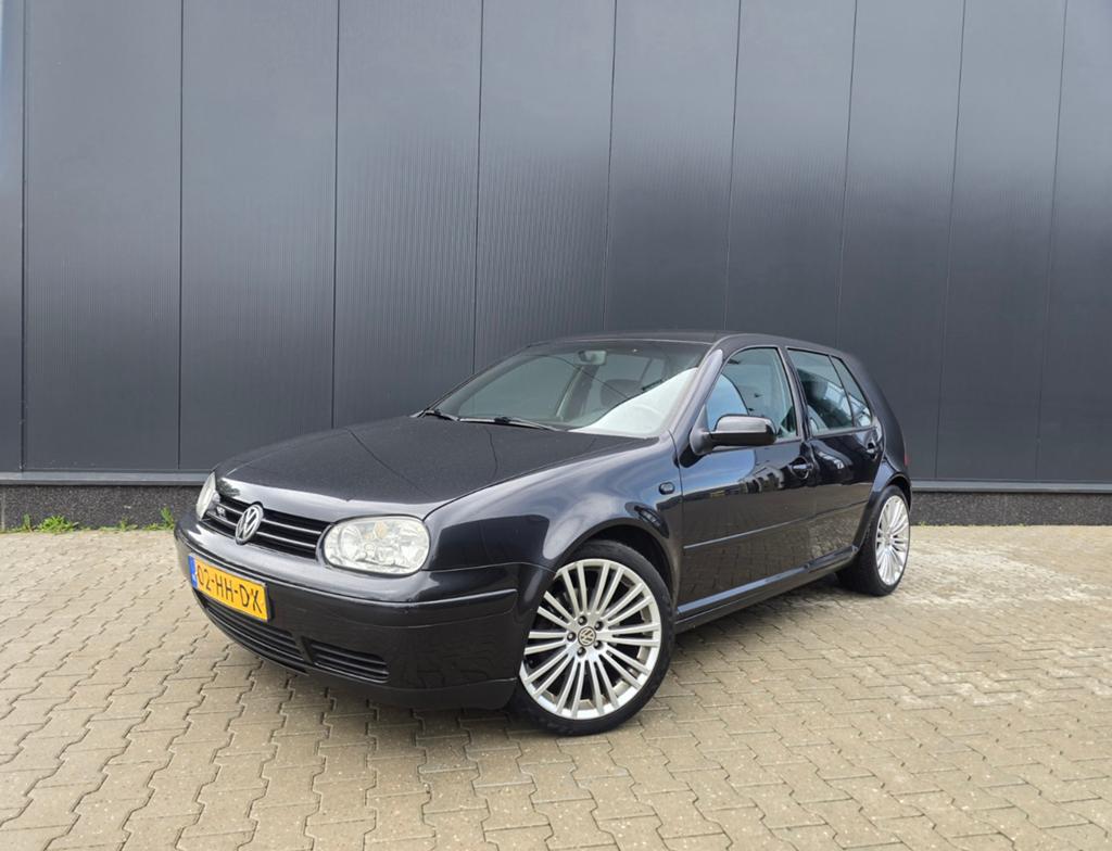 Volkswagen Golf 4 1.8T Highline – Liefhebber Auto – Stage 1, Auto's, Volkswagen, Stof, 4 cilinders, Zwart, Origineel Nederlands