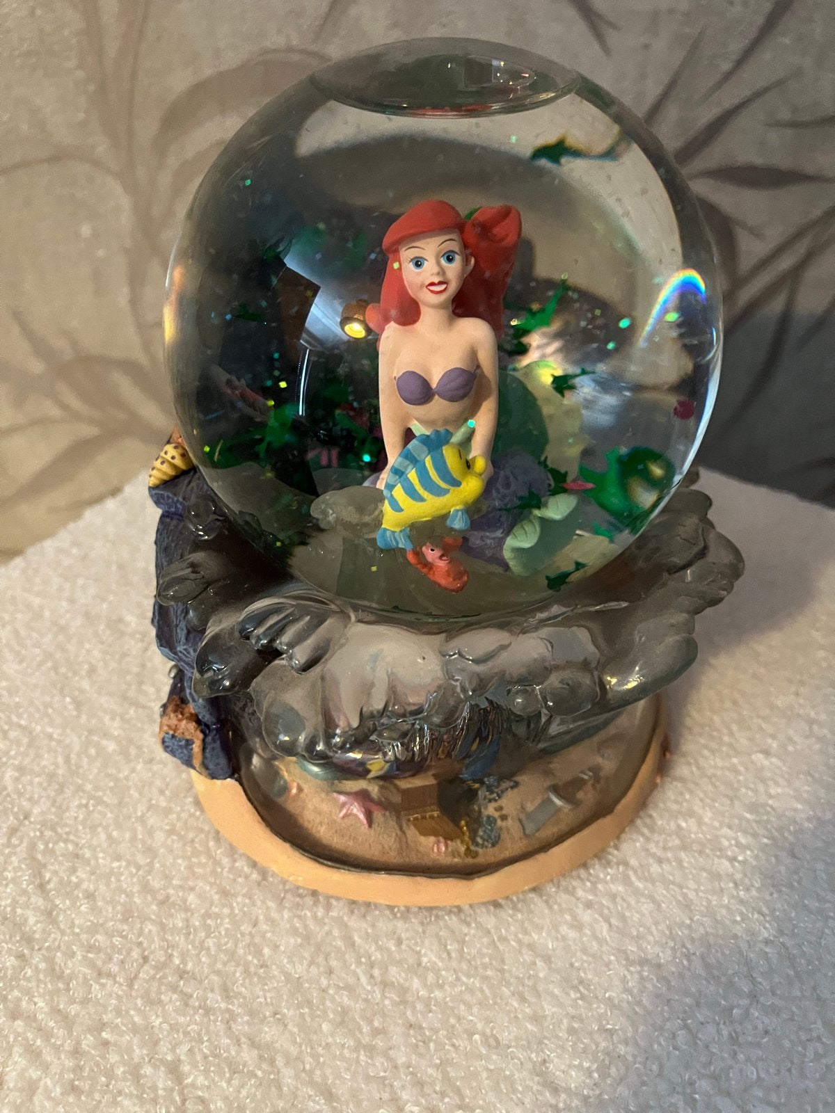 Disney De Kleine Zeemeermin Ariel Sneeuwbol, Ophalen, Pocahontas of Kl. Zeemeermin, Zo goed als nieuw, Beeldje of Figuurtje