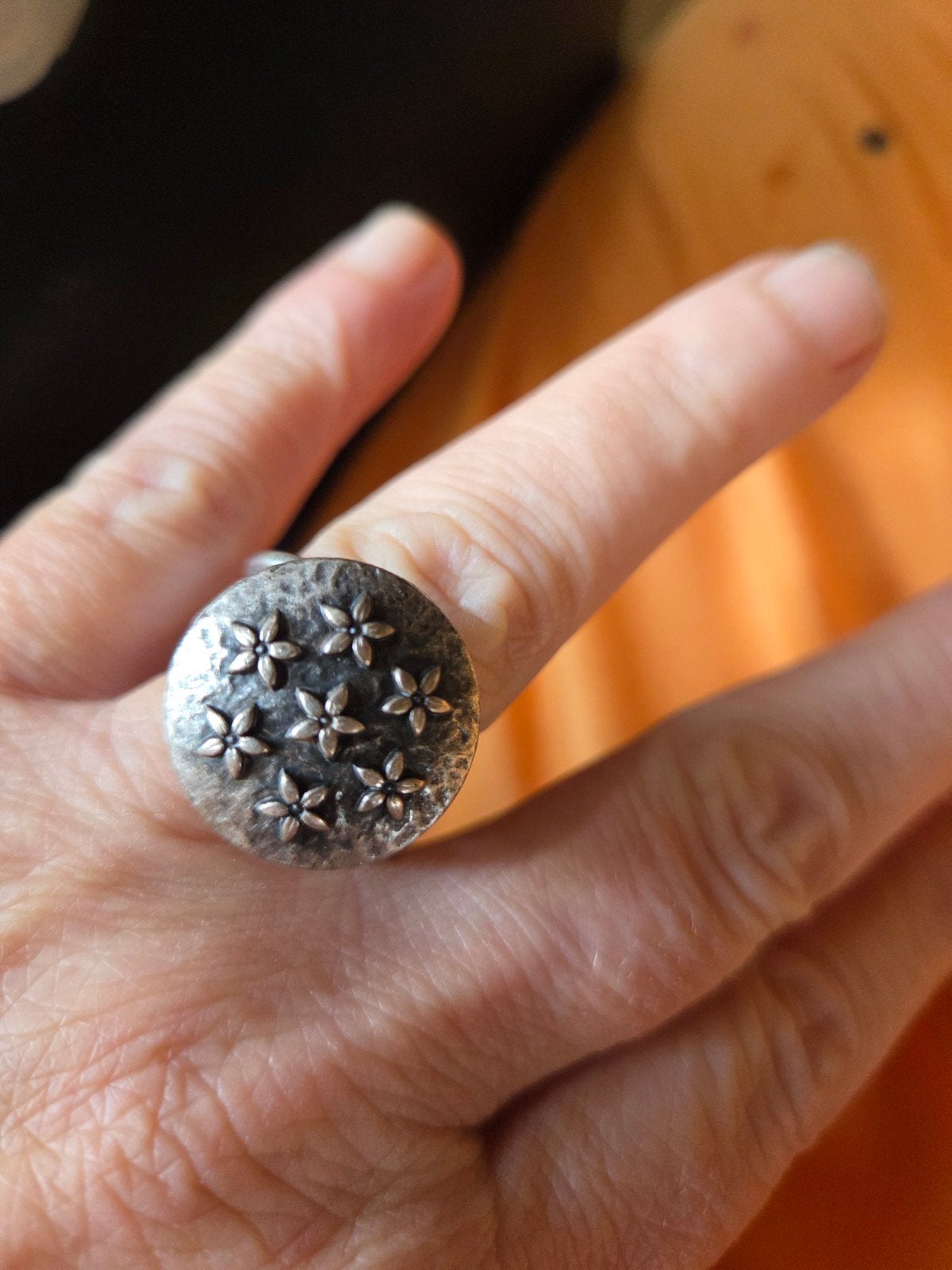 Zilveren ring met bloemmotief, maat 19, zo goed als nieuw, Overige materialen, 19 tot 20, Ophalen of Verzenden, Zo goed als nieuw