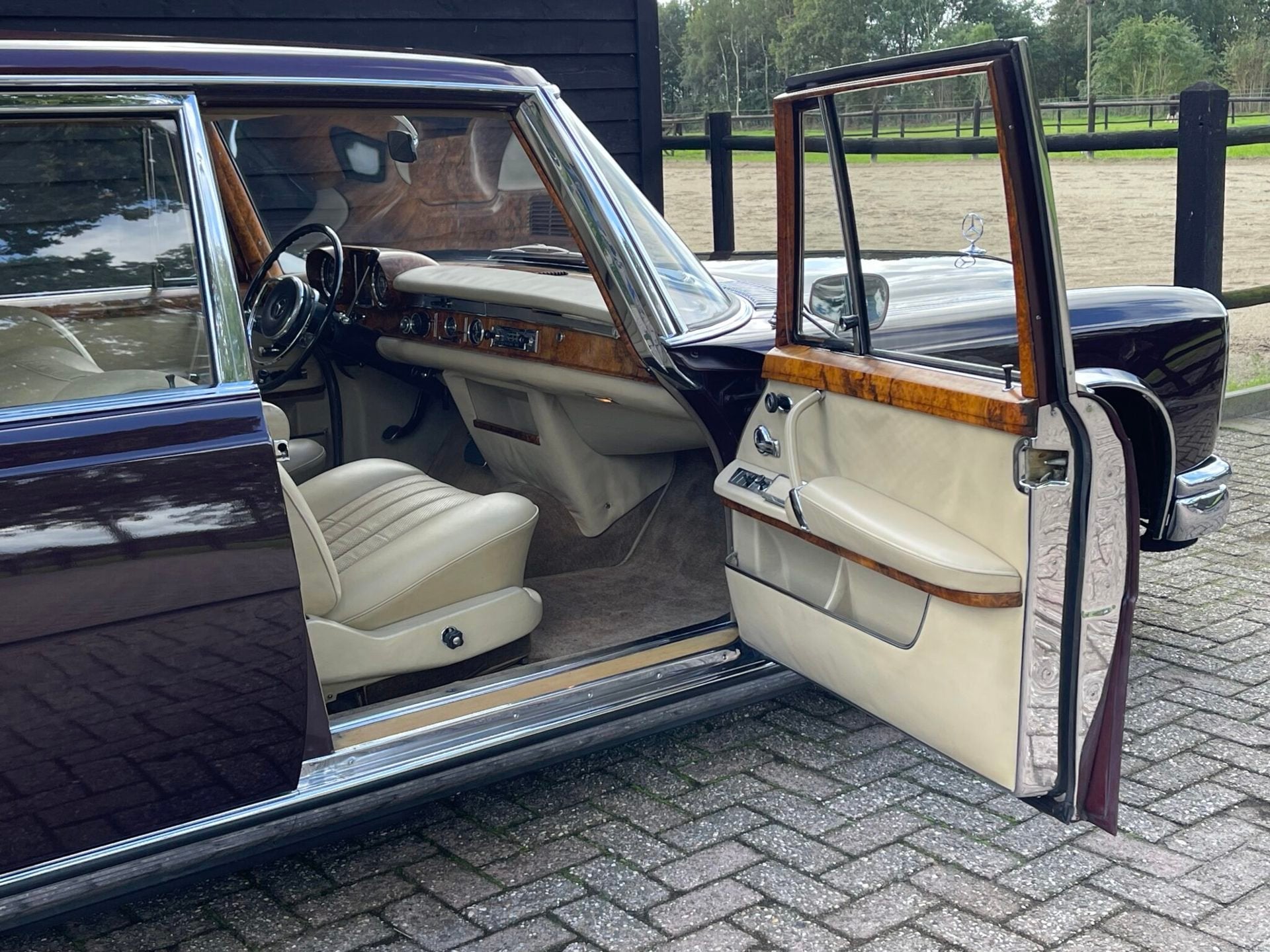Mercedes-Benz 600 Pullman Origineel NL-auto, Auto's, Automaat, Achterwielaandrijving, Beige, Sedan