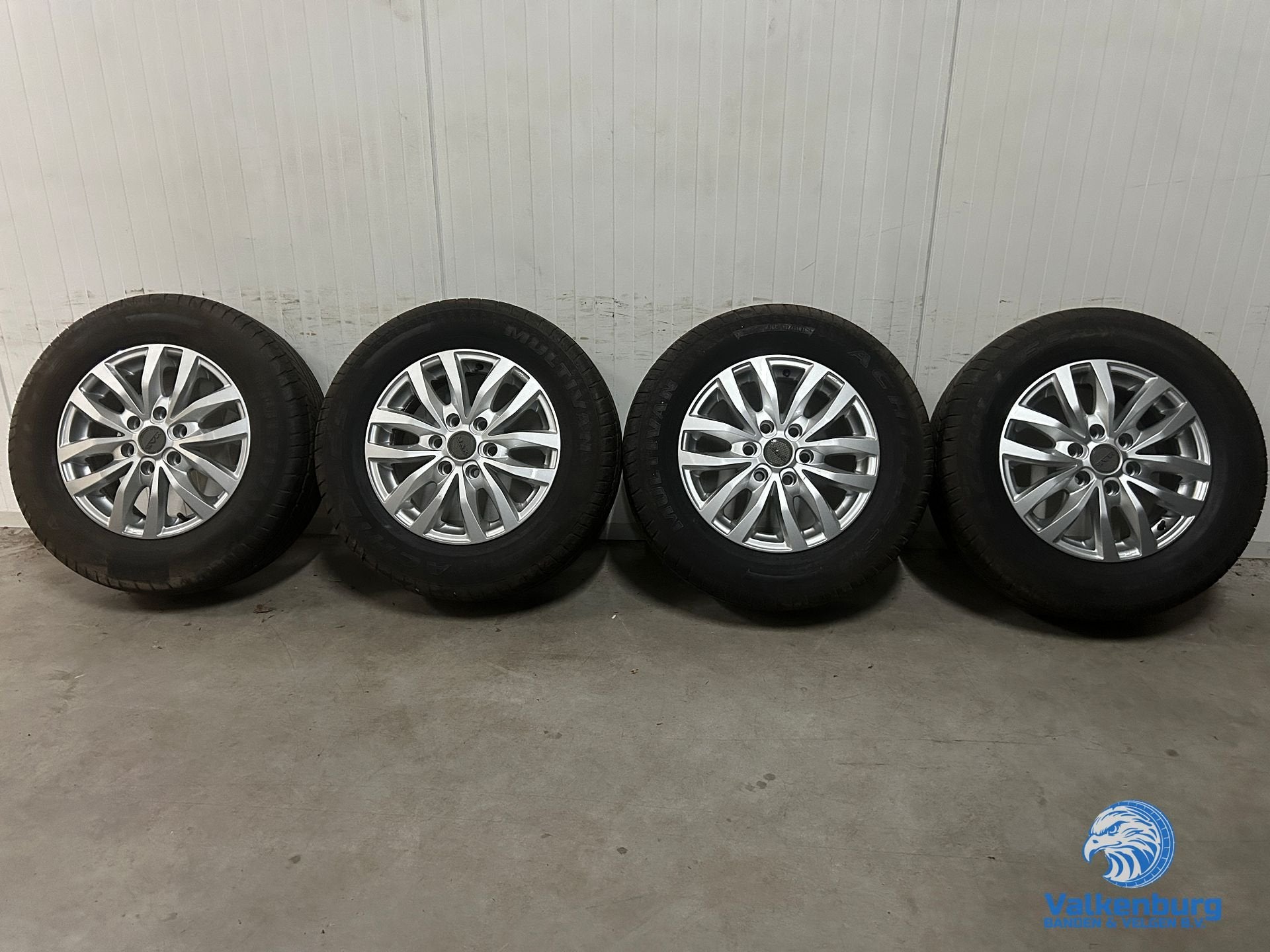 Nieuwe Iveco Daily 16 inch velgen 6x125 zomerbanden 225/65R1, Auto-onderdelen, Banden en Velgen, Bestelwagen, -, Banden en Velgen