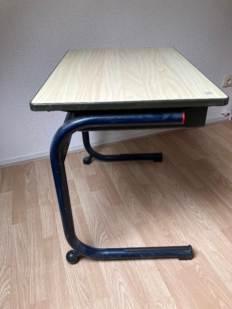 Vintage schoolbureau/ tafeltje met bijpassende stoeltjes., Ophalen, Opbergruimte, Gebruikt, Schoolbureau