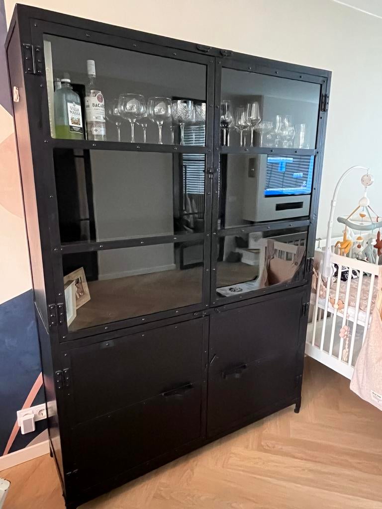 Zwarte industriële vitrinekast/opbergkast met glas, Gebruikt, 100 tot 150 cm, Ophalen of Verzenden, Metaal