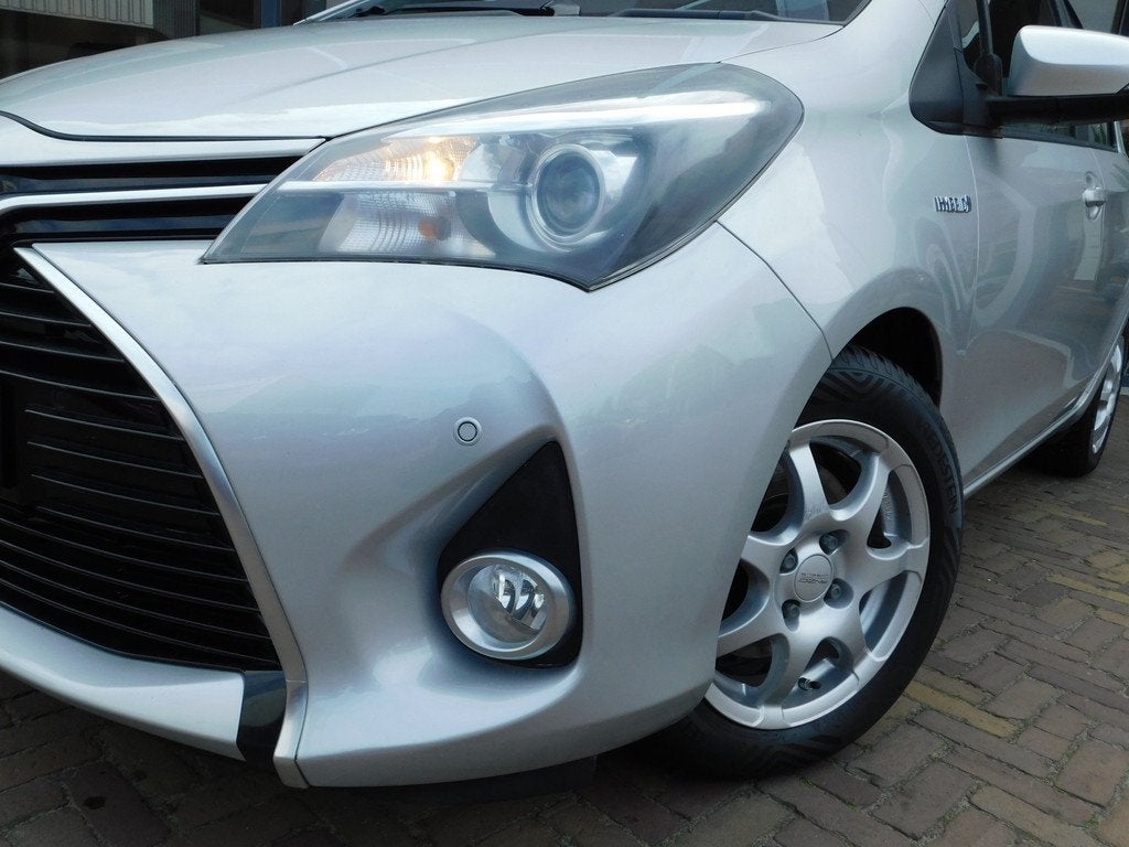 Toyota Yaris 1.5 Hybrid Aspiration (bj 2015, automaat), Auto's, 12 maanden, Gebruikt, Euro 6, 4 cilinders