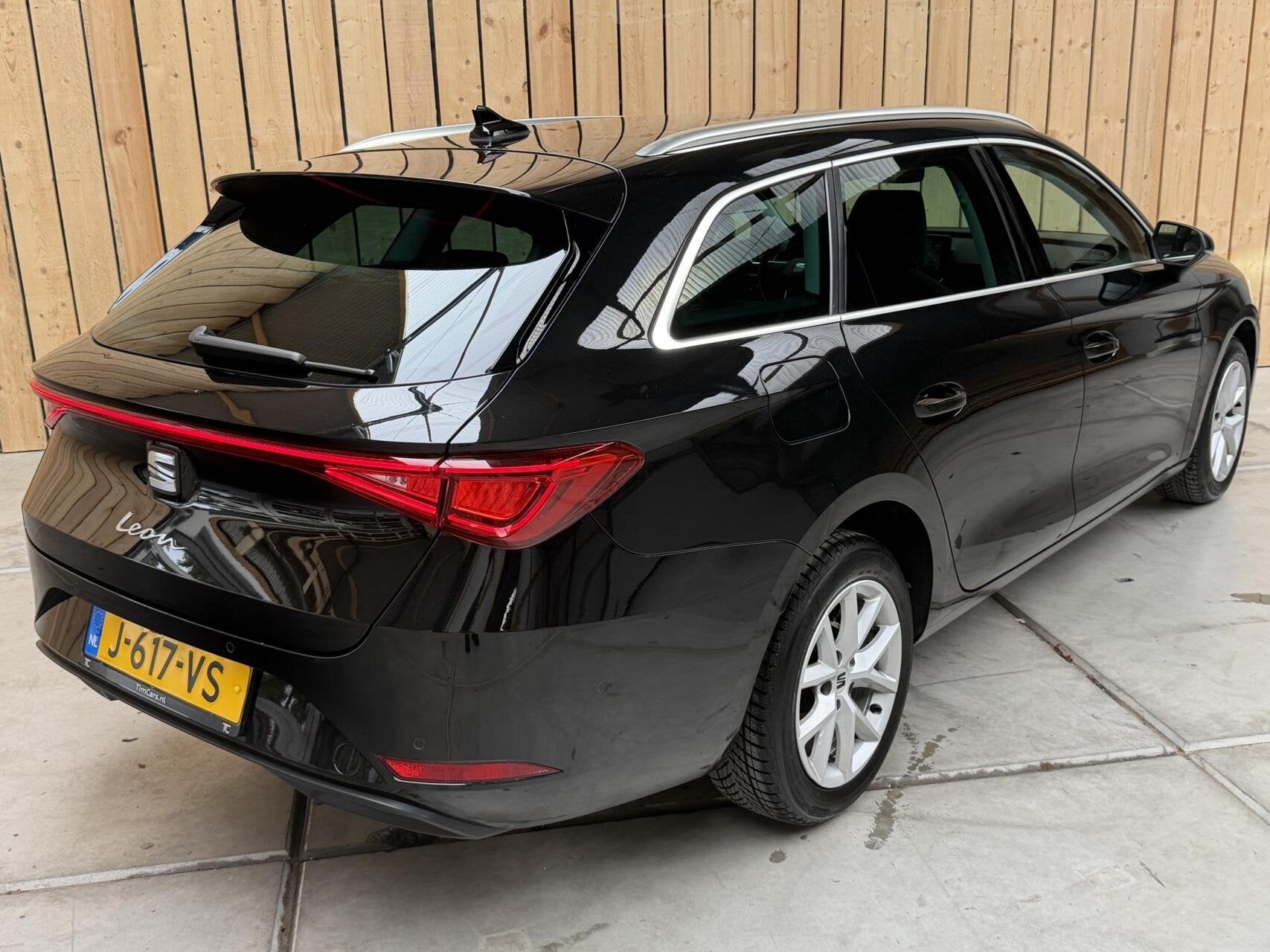 Seat Leon Sportstourer 1.5 TSI Style Launch Edition Apple Ca, Auto's, Voorwielaandrijving, 4 cilinders, Leon, Zwart