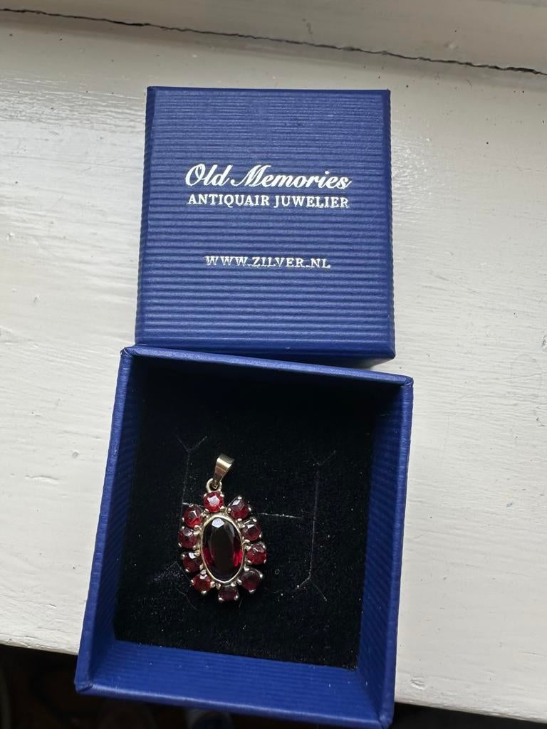 Verguld zilveren hanger met granaat, Sieraden, Tassen en Uiterlijk, Antieke sieraden, Ophalen, Zilver, Hanger, Verguld
