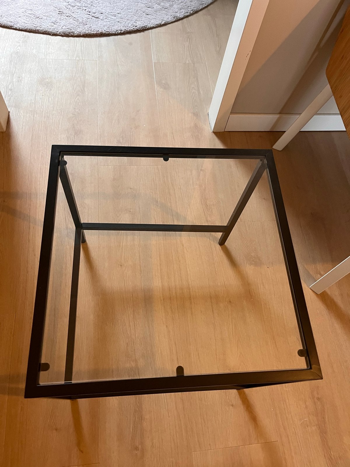 IKEA VITTSJÖ bijzettafel - zwartbruin metaal/glas (50x50), Minder dan 55 cm, Gebruikt, Vierkant, Glas