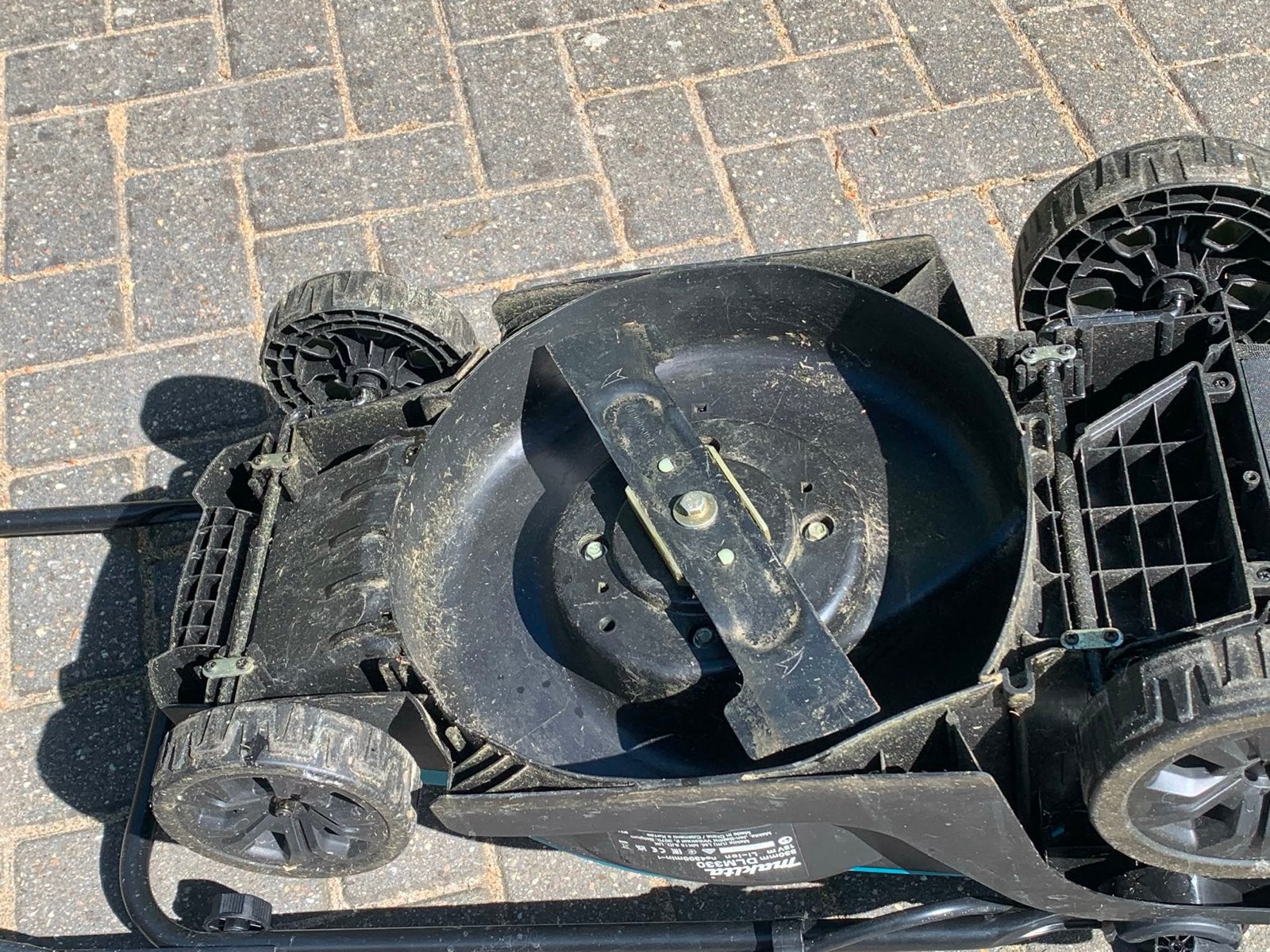 Makita DLM330 Accu-grasmaaier 18V - Zo goed als nieuw, Ophalen, Cirkelmaaier, Accu-grasmaaier, Zo goed als nieuw