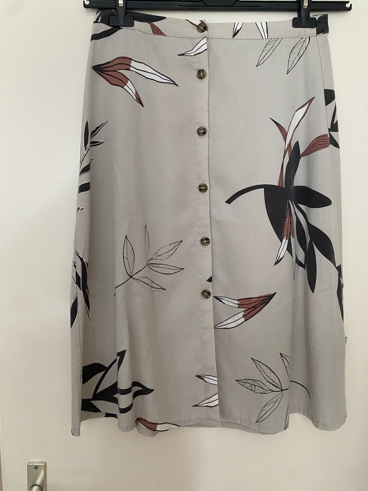 Doorknoop zomerrok Zuss maat M, Kleding | Dames, Verzenden, Zo goed als nieuw, Beige, Onder de knie