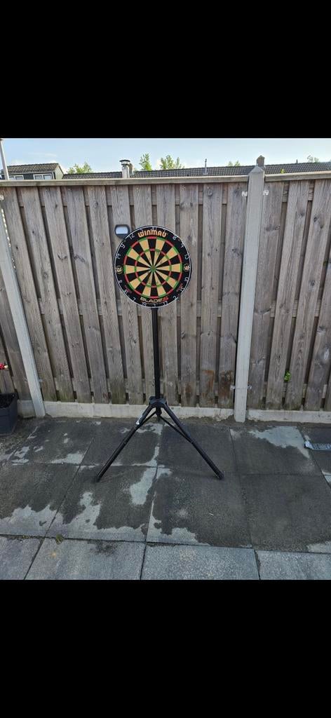 Dartbord met standaard - Winmau Blade 5, Sport en Fitness, Darts, Ophalen of Verzenden, Gebruikt, Dartbord
