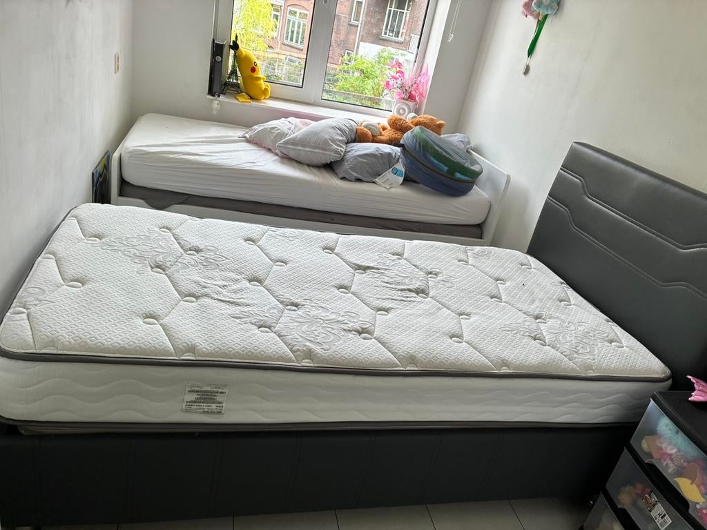 Boxspring bed een wit bed ok met matras, Eenpersoons, Ophalen of Verzenden, Zo goed als nieuw, Zwart
