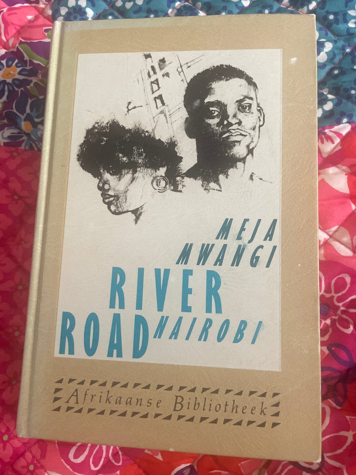 River Road Nairobi - Meja Mwangi (Afrikaanse Bibliotheek), Ophalen of Verzenden, Gelezen, Wereld overig