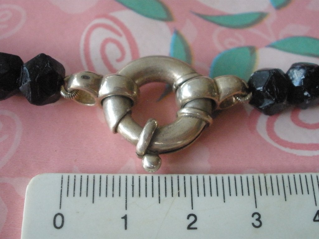 Ketting Zwarte Kralen en Royaal Zilveren slot 925 Zeeuwse b, Ophalen of Verzenden, Zo goed als nieuw, Zwart, Zilver
