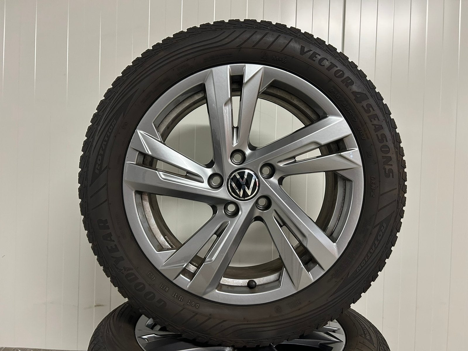 Originele VW T-Roc Valencia 17 inch  GoodYear All Season, Ophalen, Banden en Velgen, 17 inch, All Season