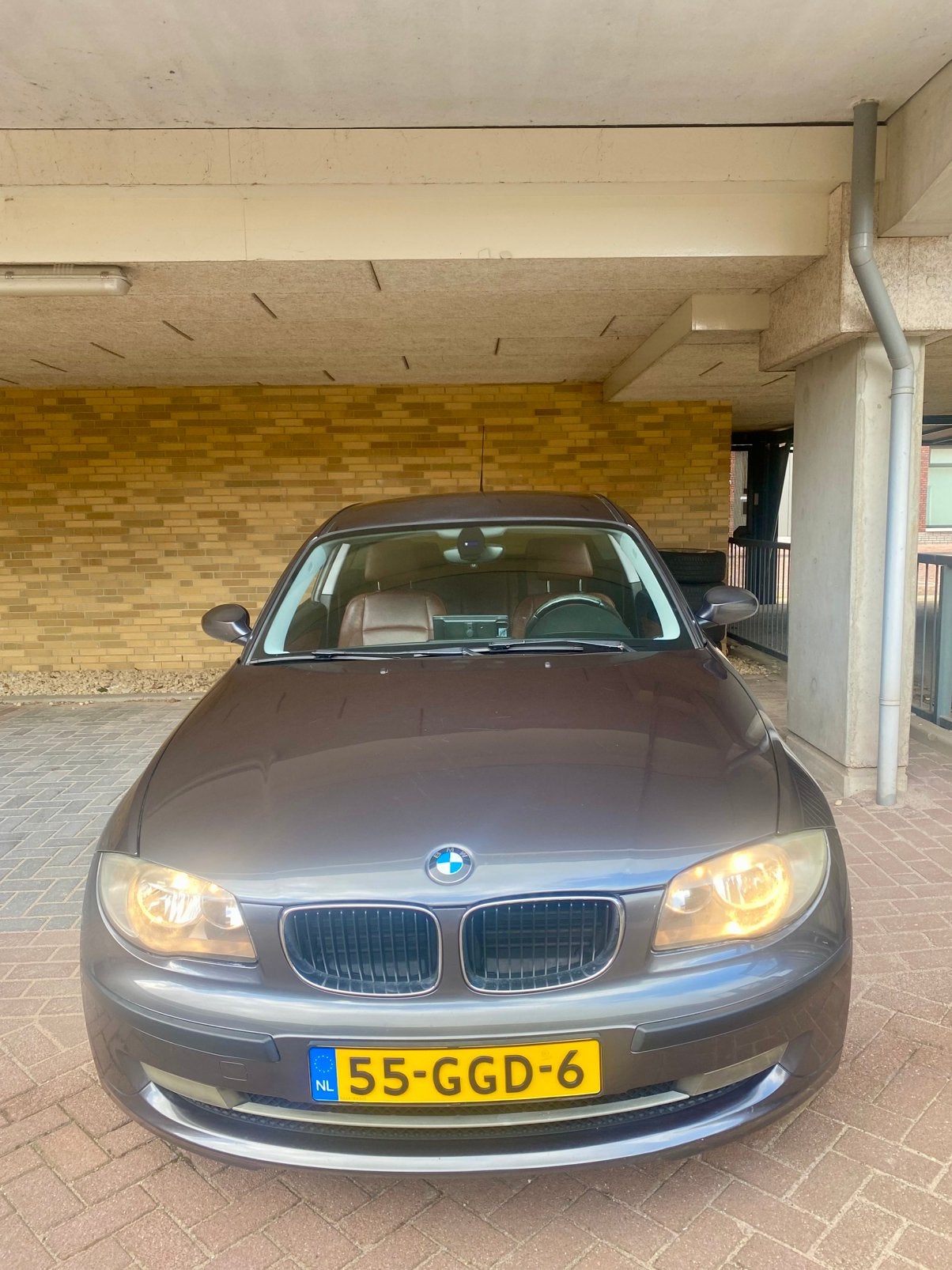 BMW 1-Serie 1.6 116I 3DR AUT 2008 Grijs, Achterwielaandrijving, 1599 cc, 4 cilinders, 4 stoelen