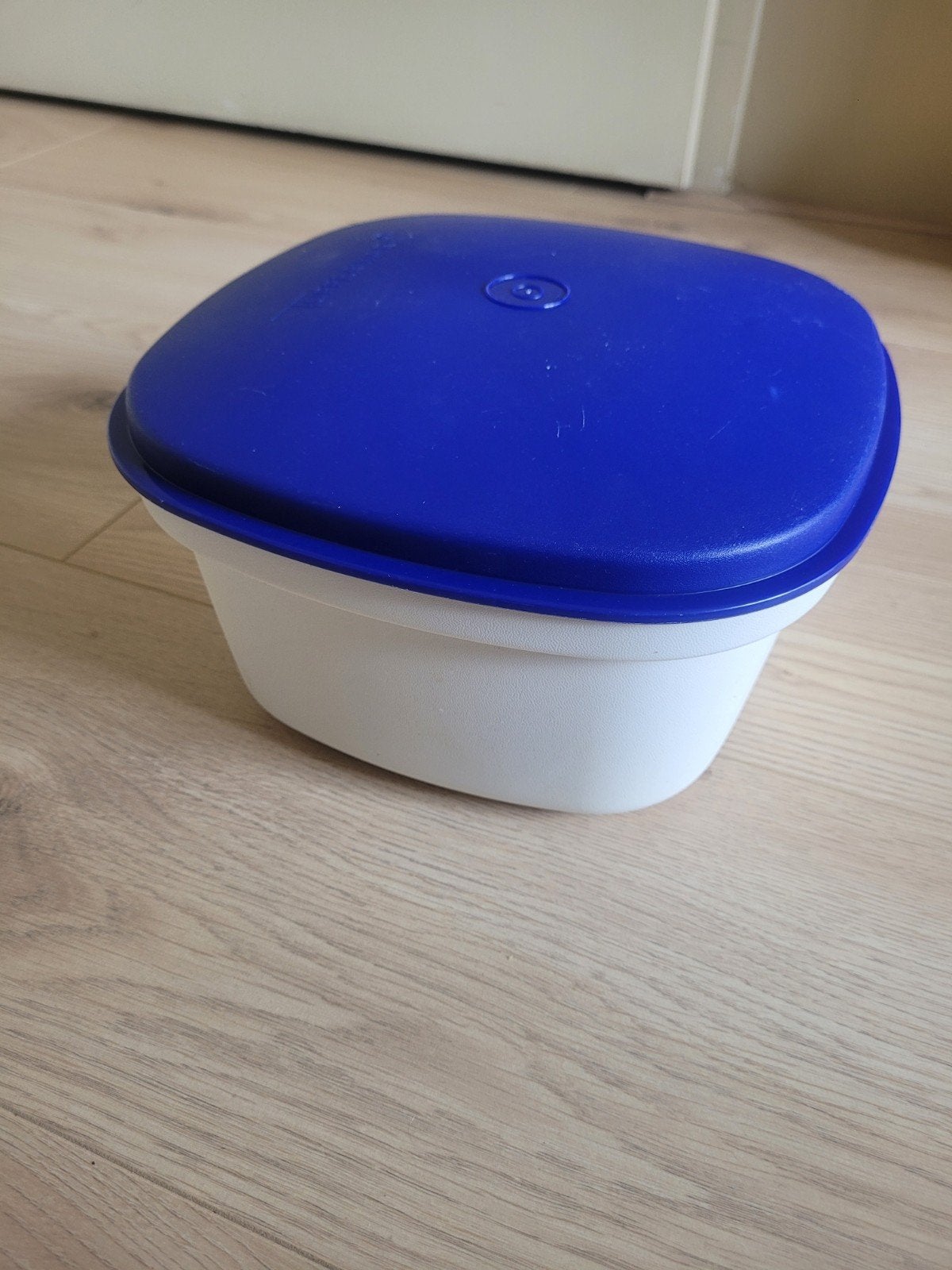 Tupperware Serveerwonder - Wit met Blauw Deksel, Ophalen, Zo goed als nieuw, Blauw, Schaal