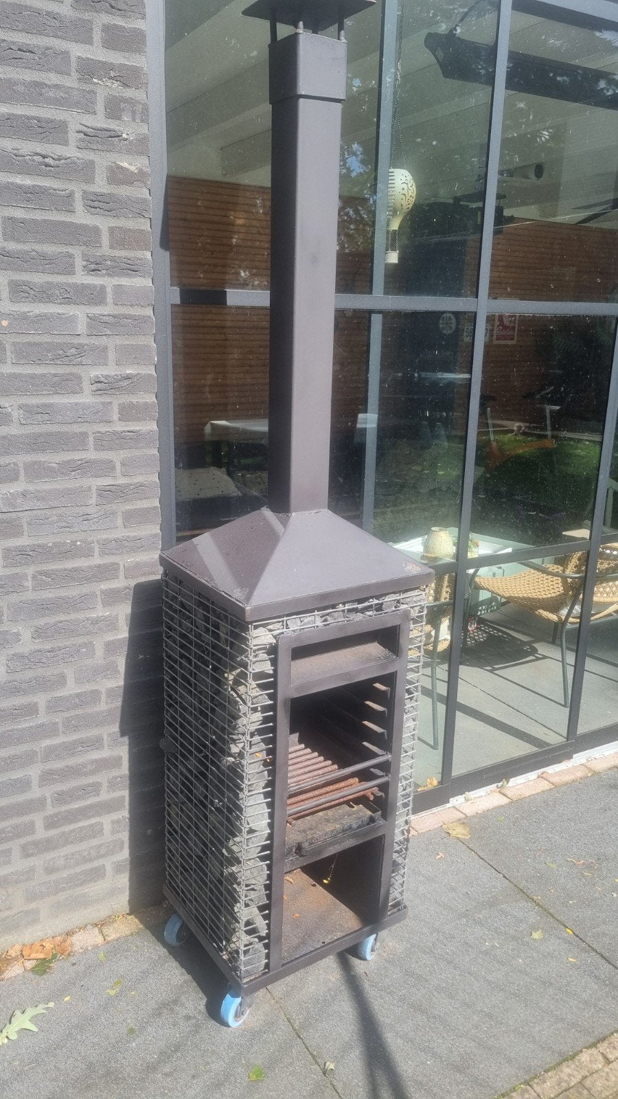 Gietijzeren Buitenhaard/BBQ op wielen, Tuin en Terras, Ophalen