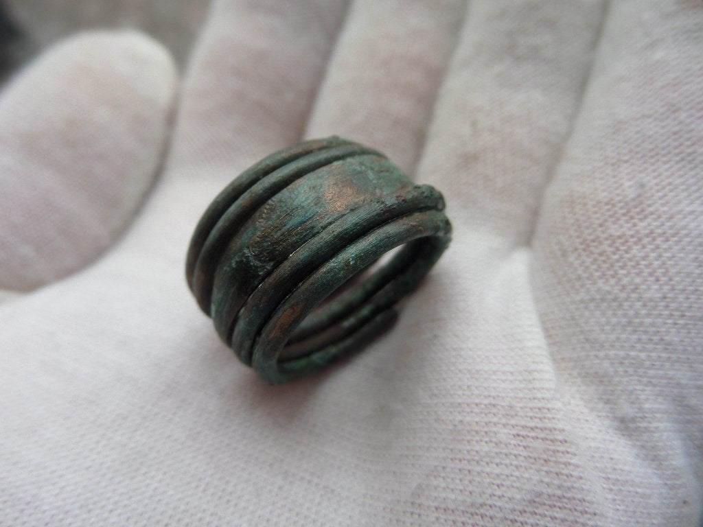 Bodemvondst Middeleeuws Viking bronzen spiraal ring., Ophalen of Verzenden, Brons