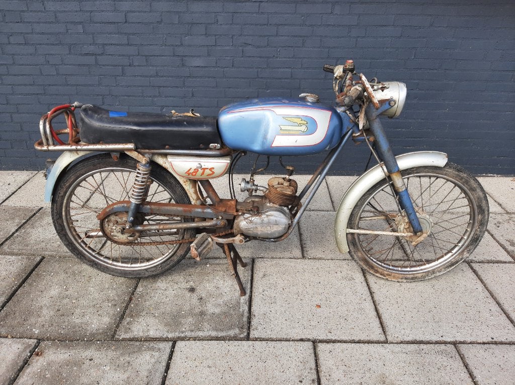Ducati blauwe flits brommer ducati 48TS opknapper ! €800,00, Pascalstraat 6 1704 RD Heerhugowaard, Helmen Store, 06-51941417, Ophalen