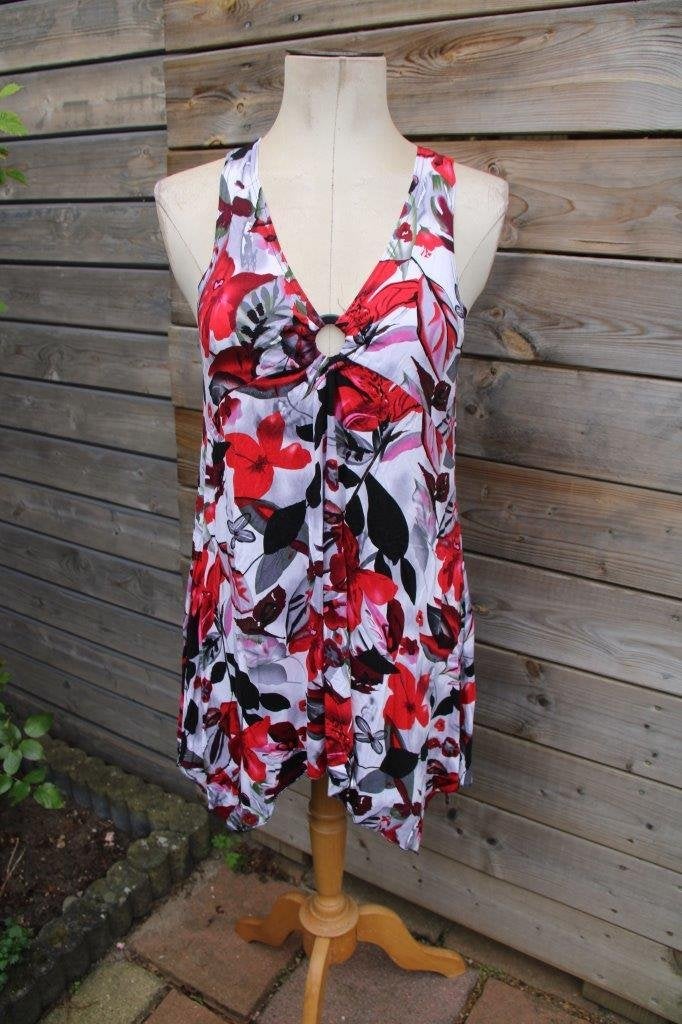 Top rood/ grijs/ zwart Magna mt 44/46 Vaste prijs, Kleding | Dames, Maat 42/44 (L), Ophalen of Verzenden, Zonder mouw, Rood