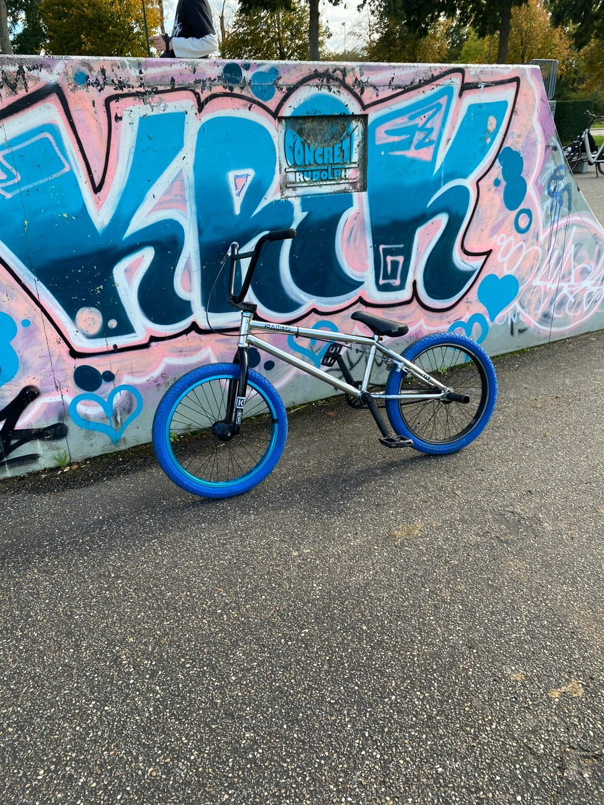 Radio bmx, Eén persoon
