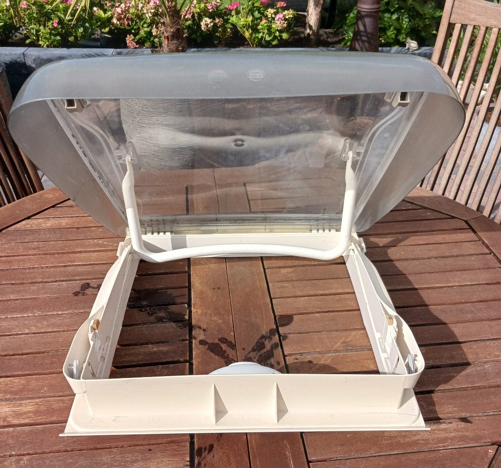 Dometic / Heki dakluik 40x40 cm, Caravans en Kamperen, Camper-accessoires, Ophalen of Verzenden, Gebruikt