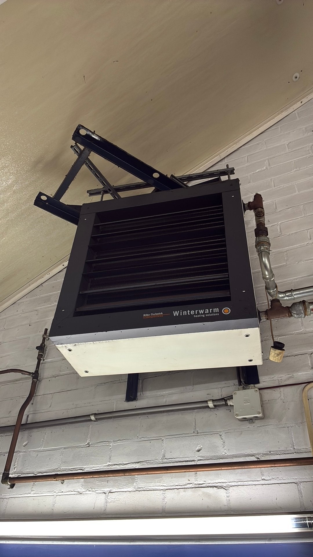 Uniwarm waterverwarmde heater, Ophalen of Verzenden, Zo goed als nieuw, Hangend, Overige soorten