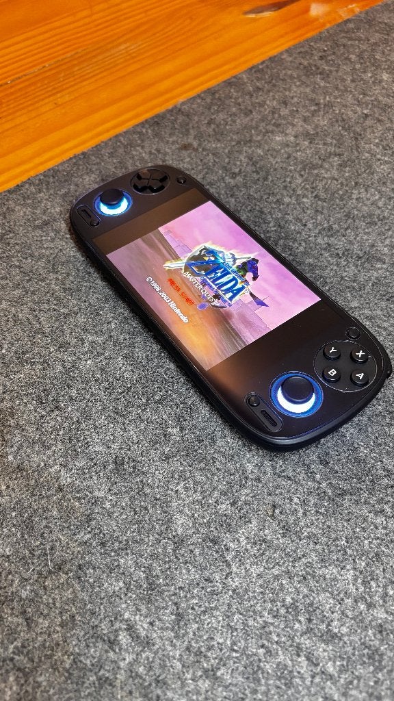 Retroid Pocket 5 + grip, dock & case – zo goed als nieuw, Ophalen of Verzenden, Retroid, Zo goed als nieuw